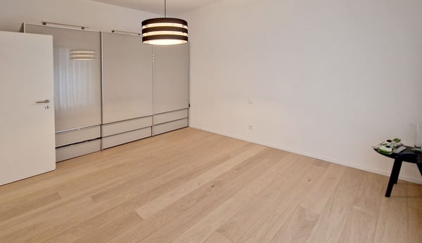 Elegante 3,5 locali in corte meticolosamente ristrutturata a nuovo. 8