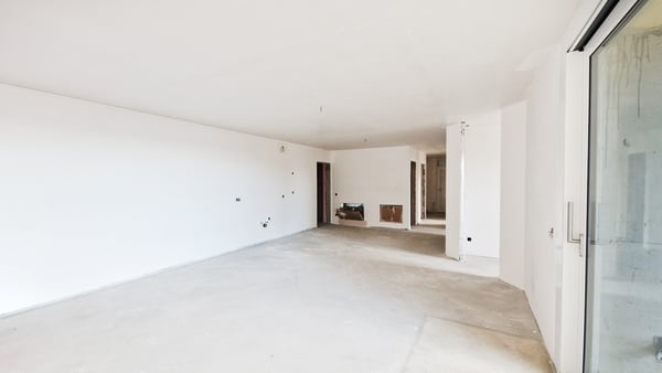 Nuovo 4,5 locali in stile moderno con veranda e ampio giardino privato 2