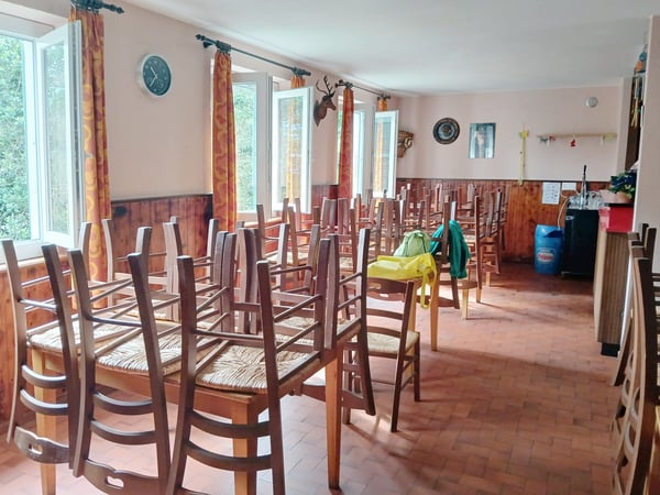 Grotto 6,5 con spazio ristorazione, camere e grande terreno. 5