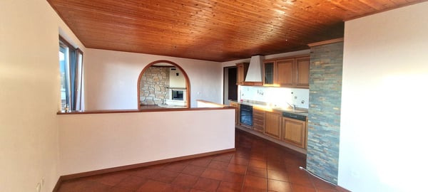 Duplex 4,5 in bifamiliare con panorama, giardino privato e grottino. 4