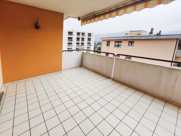 Ultimo piano 4,5 ristrutturato con terrazzi e scorcio sul lago 9