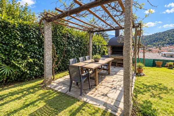 Casa plurifamiliare dalle mille possibilità con vista lago e giardino 5