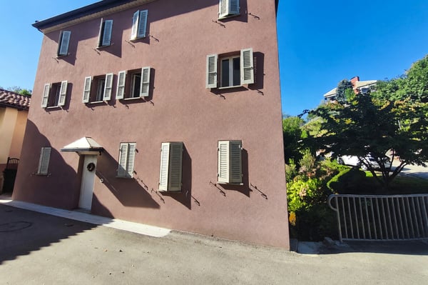 Casa bifamiliare 7 locali ristrutturata con giardino a Davesco 3