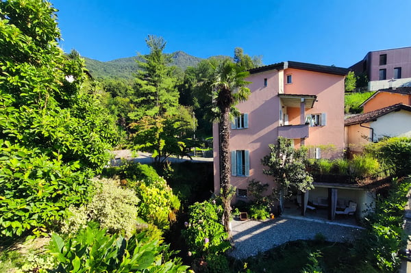 Casa bifamiliare 7 locali ristrutturata con giardino a Davesco 22