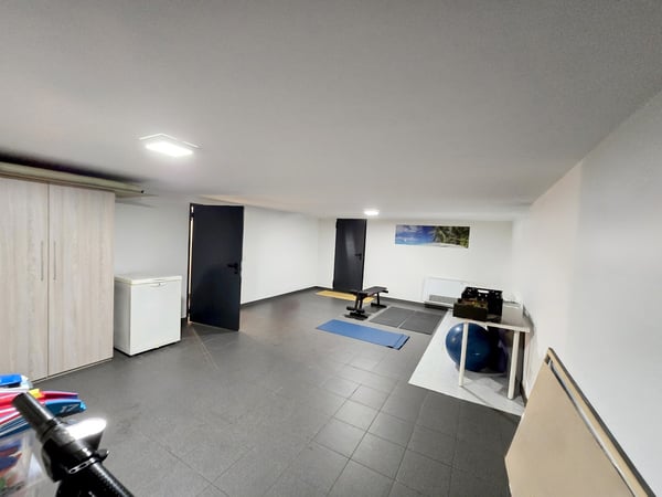 Lussuosa villa 5.5 con giardino, orto e vista aperta. 14