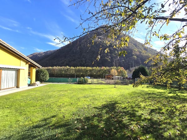 Splendida villa 5,5 con grande giardino in contesto immerso nel verde. 16
