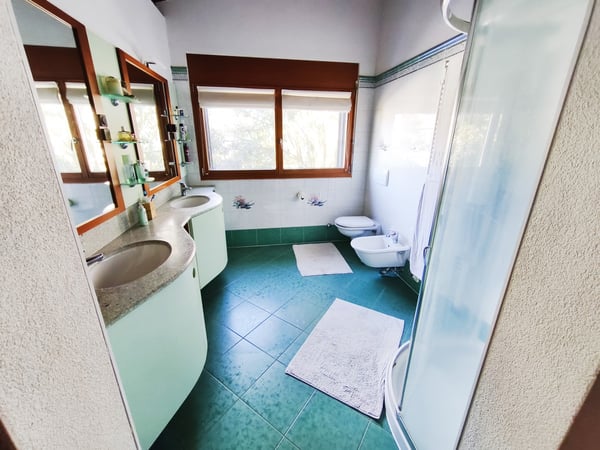 Villa 4.5 locali con piscina riscaldata, giardino privato e ampi spazi 14