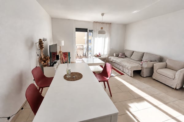 Ampio appartamento 2,5 locali arredato con balconcino 1