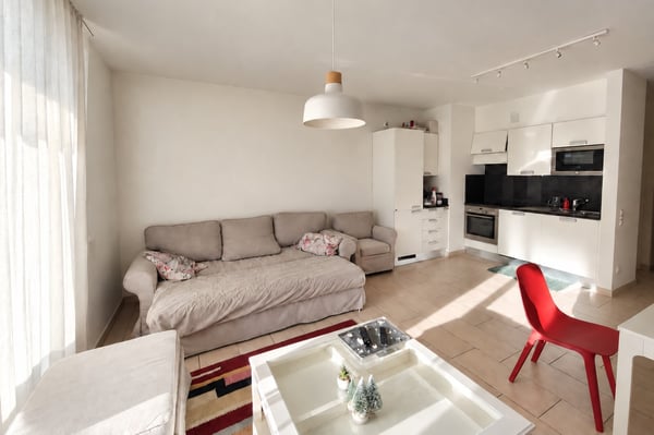 Ampio appartamento 2,5 locali arredato con balconcino 2