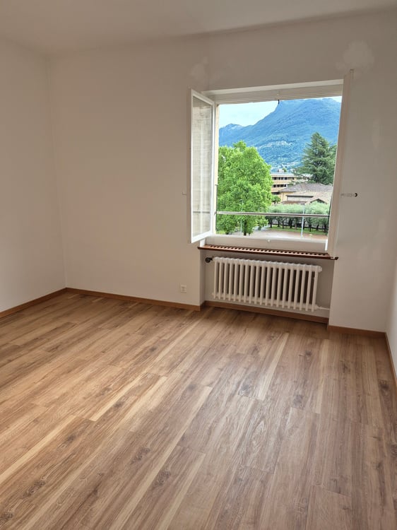 Luminoso appartamento di 5 locali con balcone a Lugano 9
