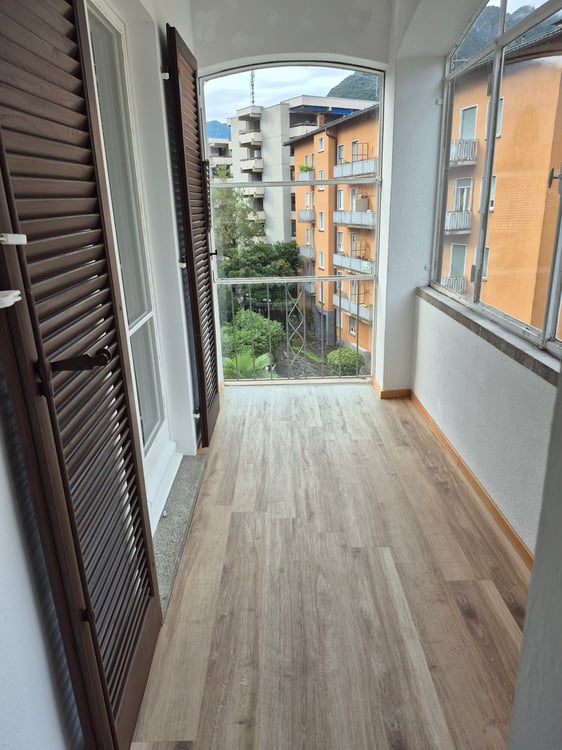 Luminoso appartamento di 5 locali con balcone a Lugano 7