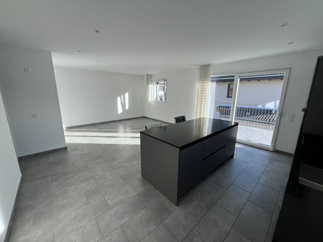 Moderna casa bifamiliare individuale, di 4.5 +3.5 locali con ampio giardino