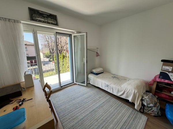 Casa Bifamiliare di 2.5+5.5 locali con terreno 6