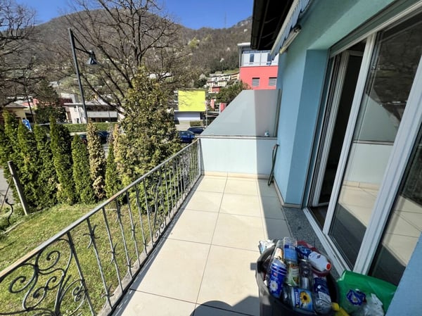 Casa Bifamiliare di 2.5+5.5 locali con terreno 7