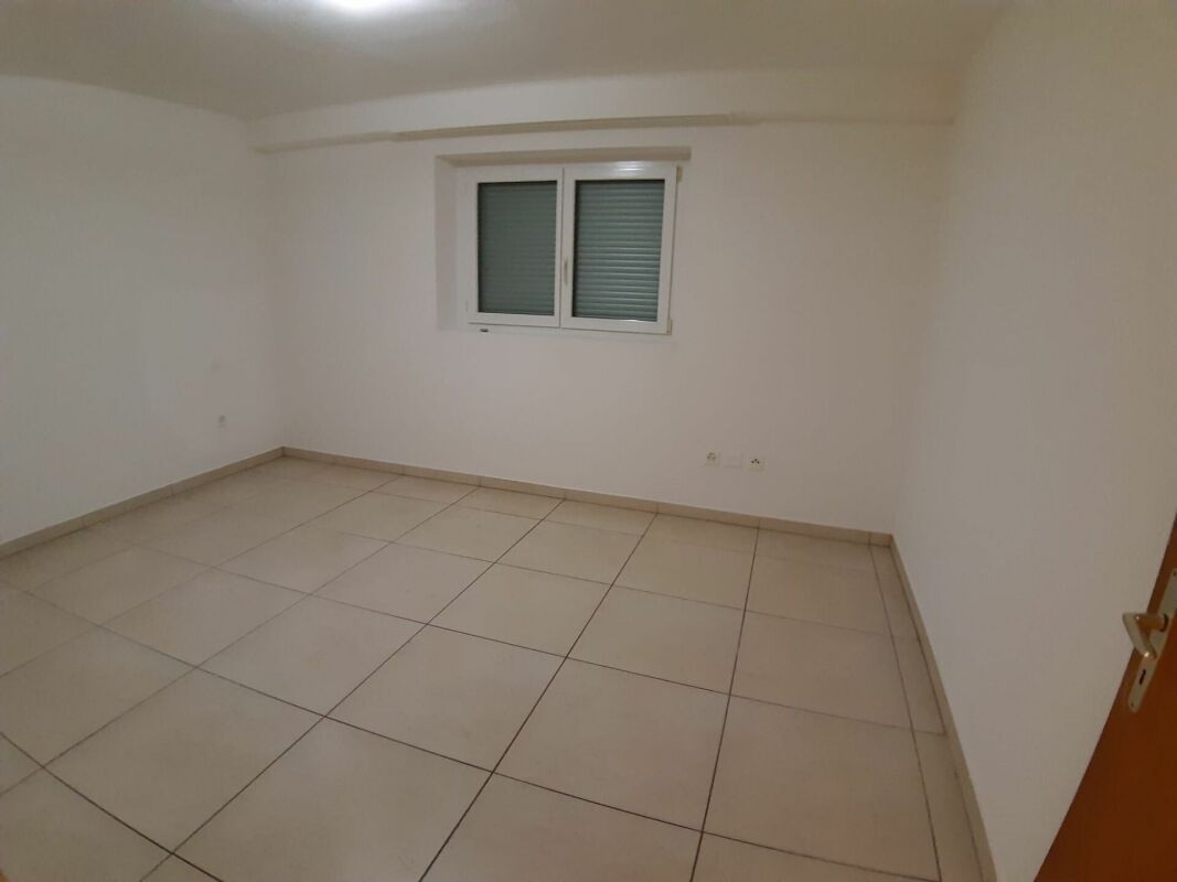 Casa Bifamiliare di 2.5+5.5 locali con terreno
