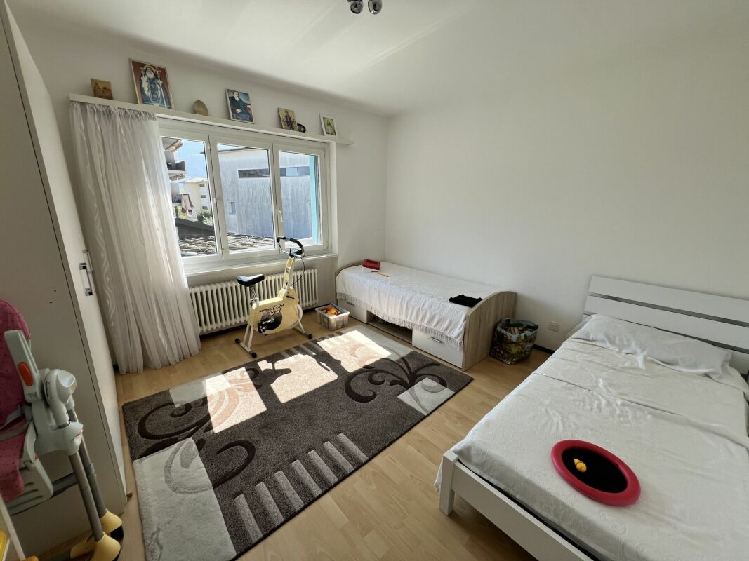 Casa Bifamiliare di 2.5+5.5 locali con terreno