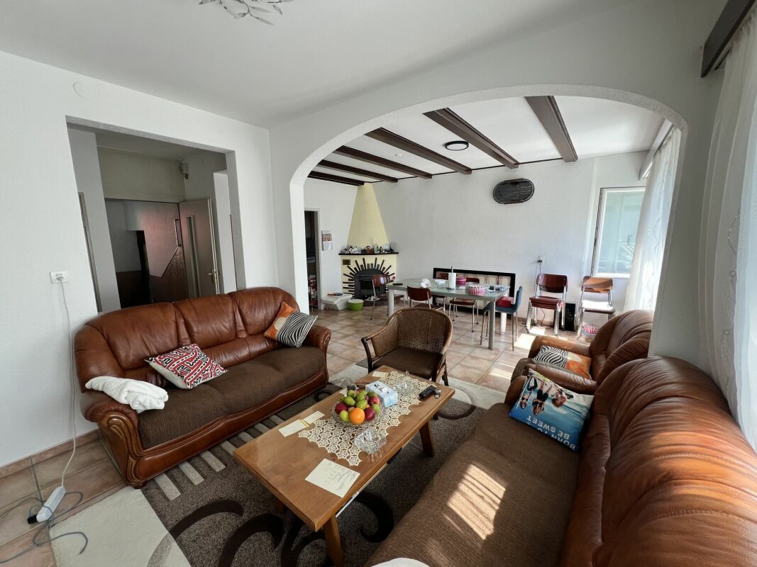 Casa Bifamiliare di 2.5+5.5 locali con terreno