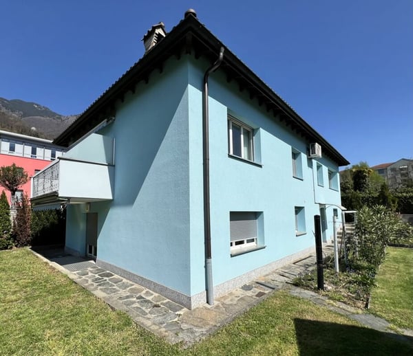 Casa Bifamiliare di 2.5+5.5 locali con terreno 15