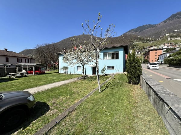 Casa Bifamiliare di 2.5+5.5 locali con terreno 16