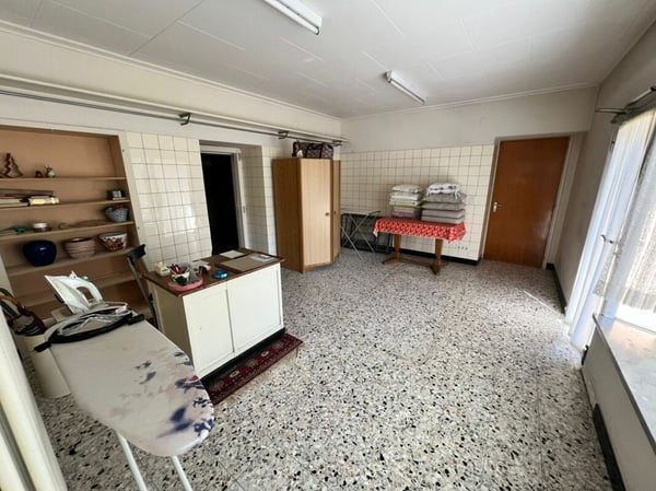 Casa di 1 locali + spazio commerciale + rustico + terreno 20