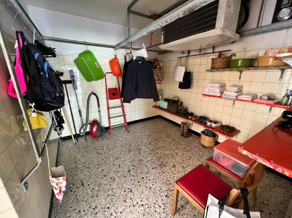 Casa di 1 locali + spazio commerciale + rustico + terreno 23