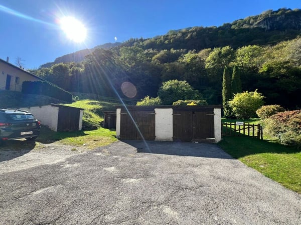 Casa di 1 locali + spazio commerciale + rustico + terreno 28