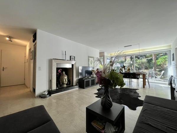 Elegante 1.5-Zimmer-Wohnung mit Garten 1