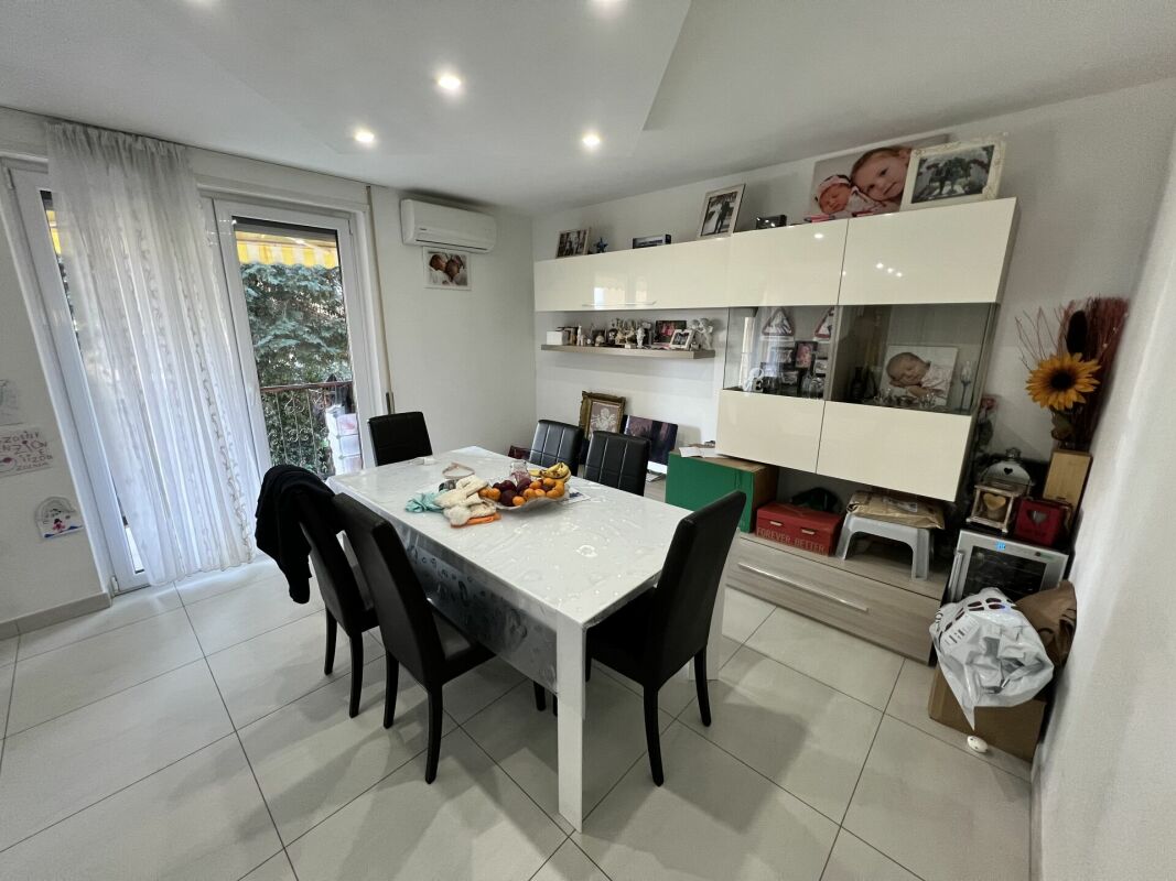 Casa Uni-bifamilare di 3.5 + 3.5 locali con giardino