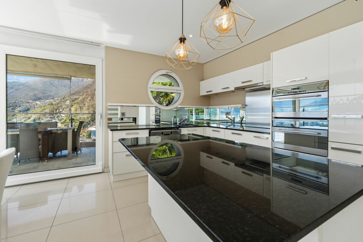 Appartamento 5.5 locali con piscina e vista mozzafiato
