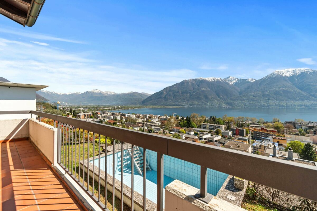 Magnifique maison jumelée de 8,5 pièces avec piscine et vue à couper le souffle