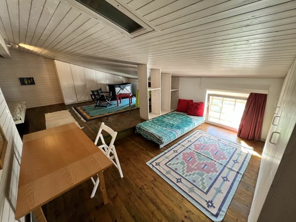 Casa bifamigliare a schiera centrale di 2 + 3.5 locali, con corte 16