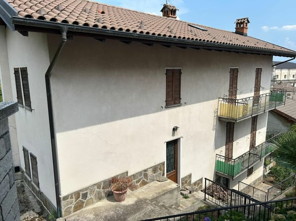 5-Zimmer-Haus mit ausbaubarem Dachgeschoss, Innenhof und Garten 1