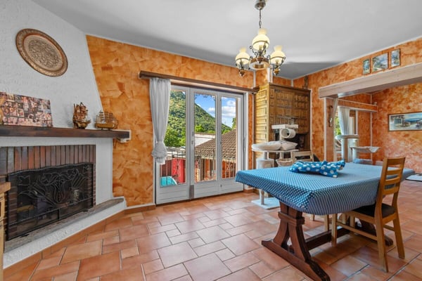 Prestigiosa villa bifamiliare con piscina e grottino 9