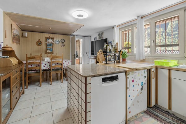Prestigiosa villa bifamiliare con piscina e grottino 21