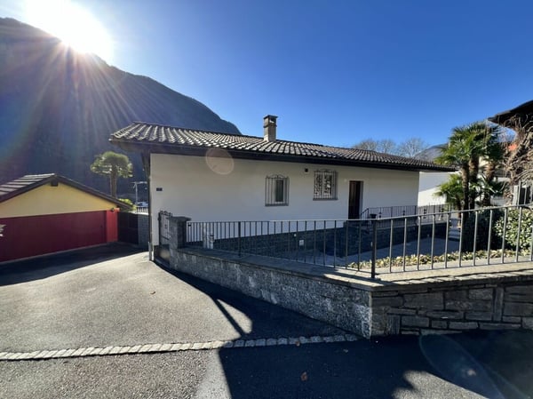 Prestigiosa villa bifamiliare con piscina e grottino 3