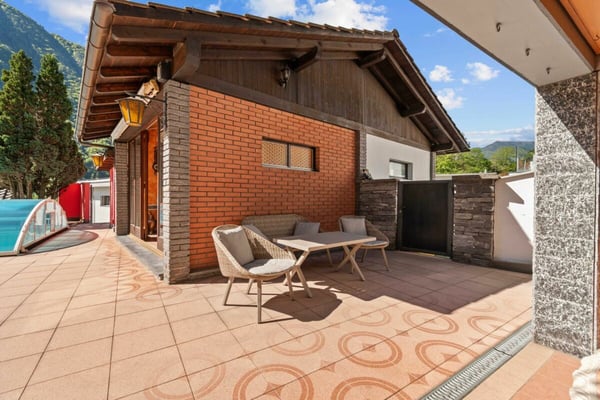 Prestigiosa villa bifamiliare con piscina e grottino 16