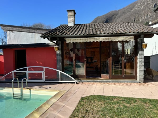 Prestigiosa villa bifamiliare con piscina e grottino 15