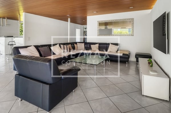 Grosszügige und helle Attikawohnung mit 2-Zimmern 3