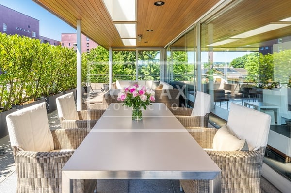 Grosszügige und helle Attikawohnung mit 2-Zimmern 12