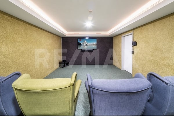 Charmante Liegenschaft mit 7 Wohnungen, 4 Pferdeboxen mit Auslauf, und luxuriösem Wellness-Refugium 9