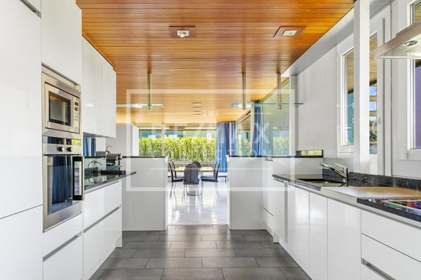 Grosszügige und helle Attikawohnung mit 2-Zimmern 6