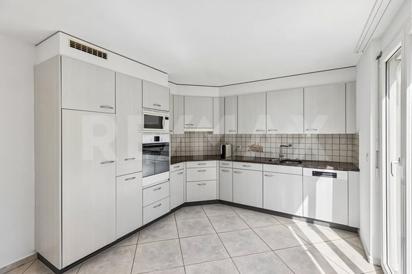 Grosszügiges 8½-Zimmer-Doppeleinfamilienhaus in ruhiger Lage 11