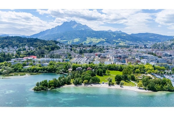 Helle 2½-Zimmer Wohnung am See mit zwei schönen Balkone 2