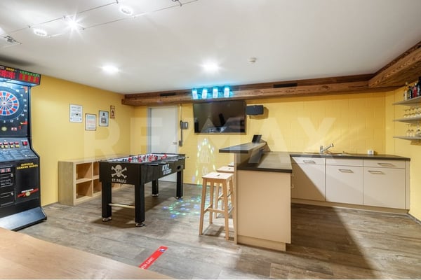 Charmante Liegenschaft mit 7 Wohnungen, 4 Pferdeboxen mit Auslauf, und luxuriösem Wellness-Refugium 8