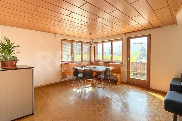 Dreifamilienhaus mit Gewerbefläche - in gemischter Wohn- und Gewerbezone 11