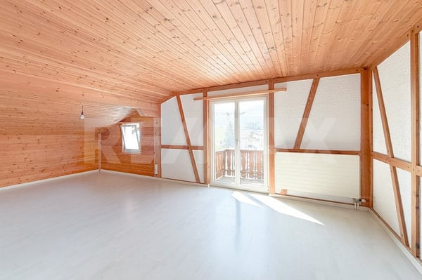 Dreifamilienhaus mit Gewerbefläche - in gemischter Wohn- und Gewerbezone 8