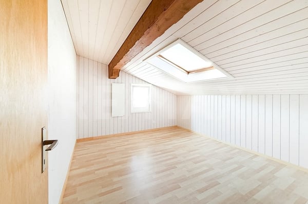 Dreifamilienhaus mit Gewerbefläche - in gemischter Wohn- und Gewerbezone 7