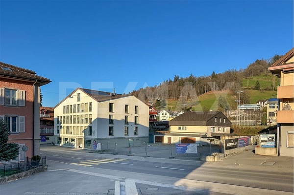 Grosszügige 5½-Zimmer-Wohnung im 1. OG an zentraler Lage 9