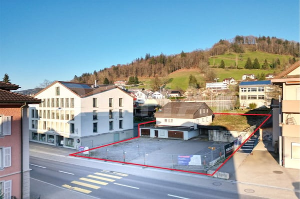 Grosszügige 5½-Zimmer-Wohnung im 1. OG an zentraler Lage 3