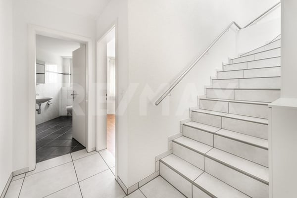 Zentral gelegene 5½-Zimmer-Maisonettewohnung mit Stil 11